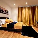 Elegant Spacious Studio Apartment In London