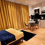 Elegant Spacious Studio Apartment In London