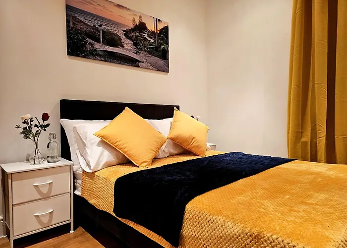 Elegant Spacious Studio Apartment In London