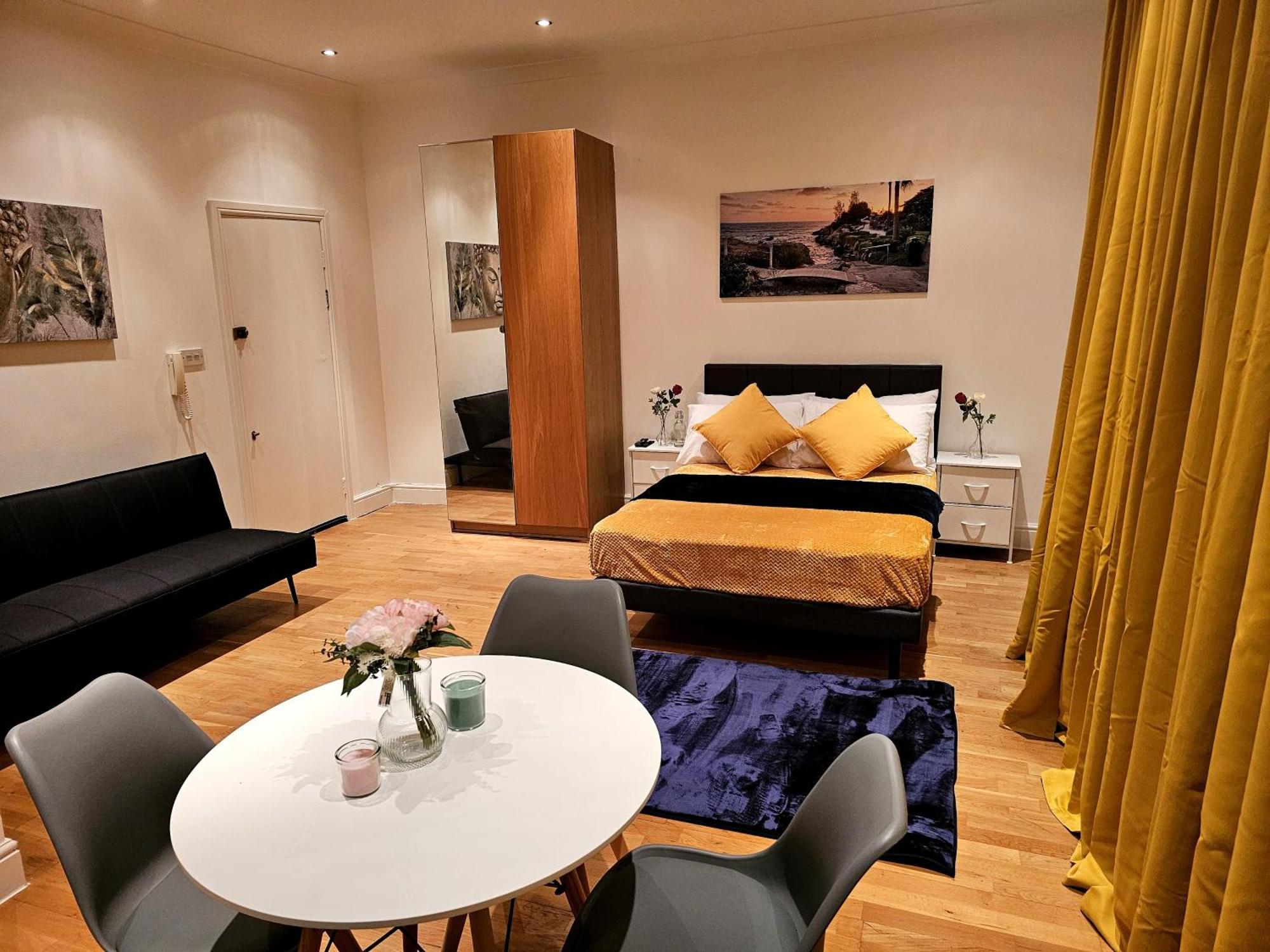 Elegant Spacious In Apartment London