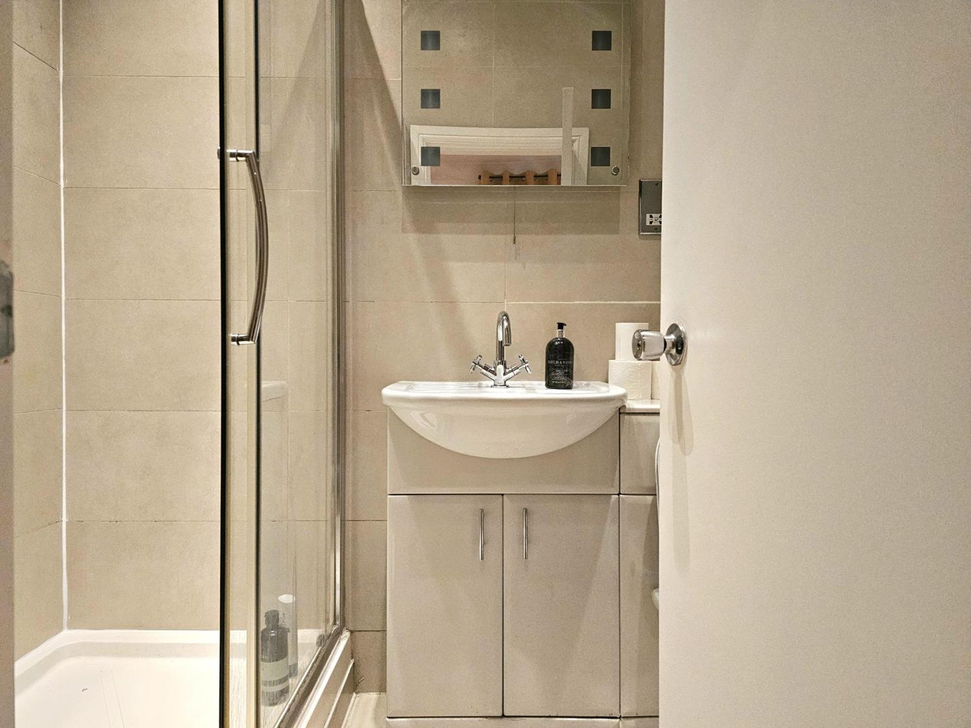 Elegant Spacious In London