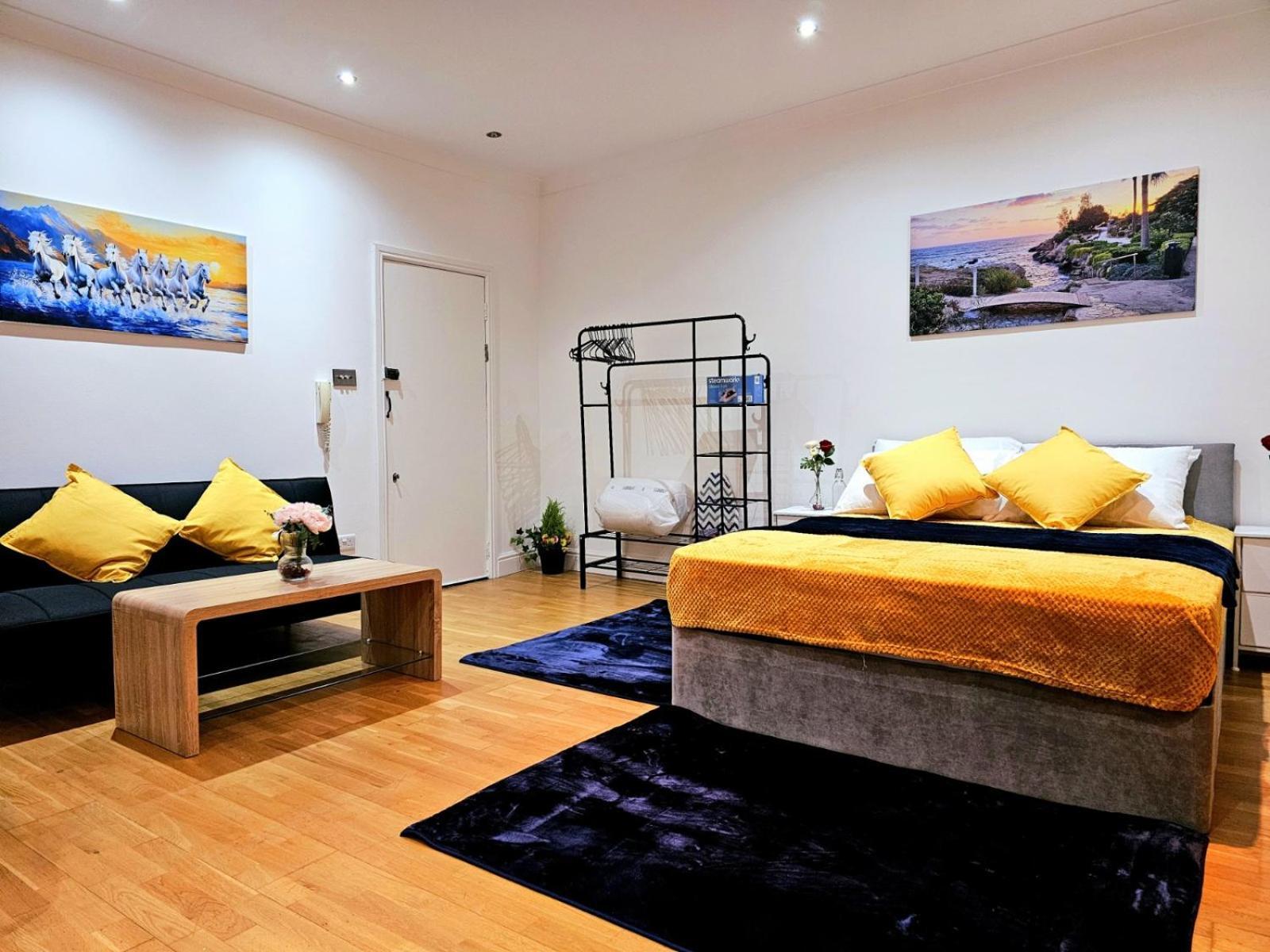 Elegant Spacious In Appartamento